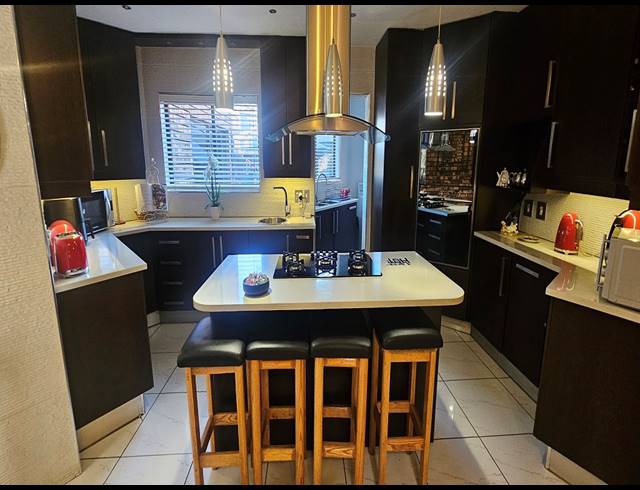 4 BEDROOM HOUSE FOR SALE IN MEYERSDAL